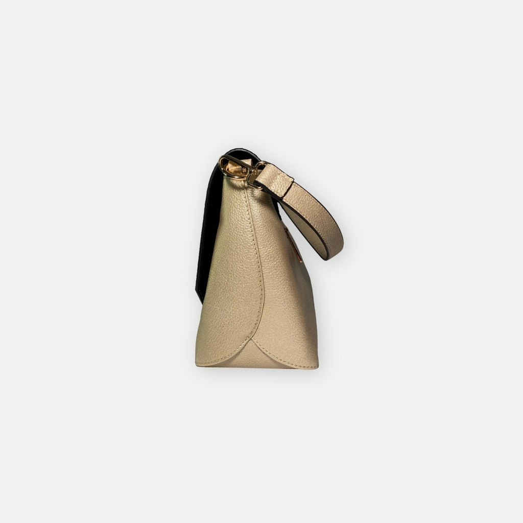 Bolso crossbody Dorado con Solapa Negra – Nahué