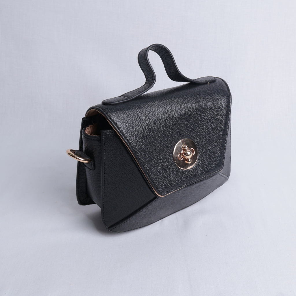 Bolso Pequeño Solapa Negra – Nahué Essentials