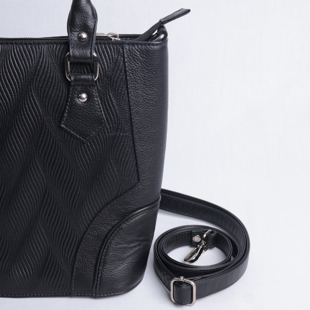 Bolso Negro DATI Texturizado – Nahué