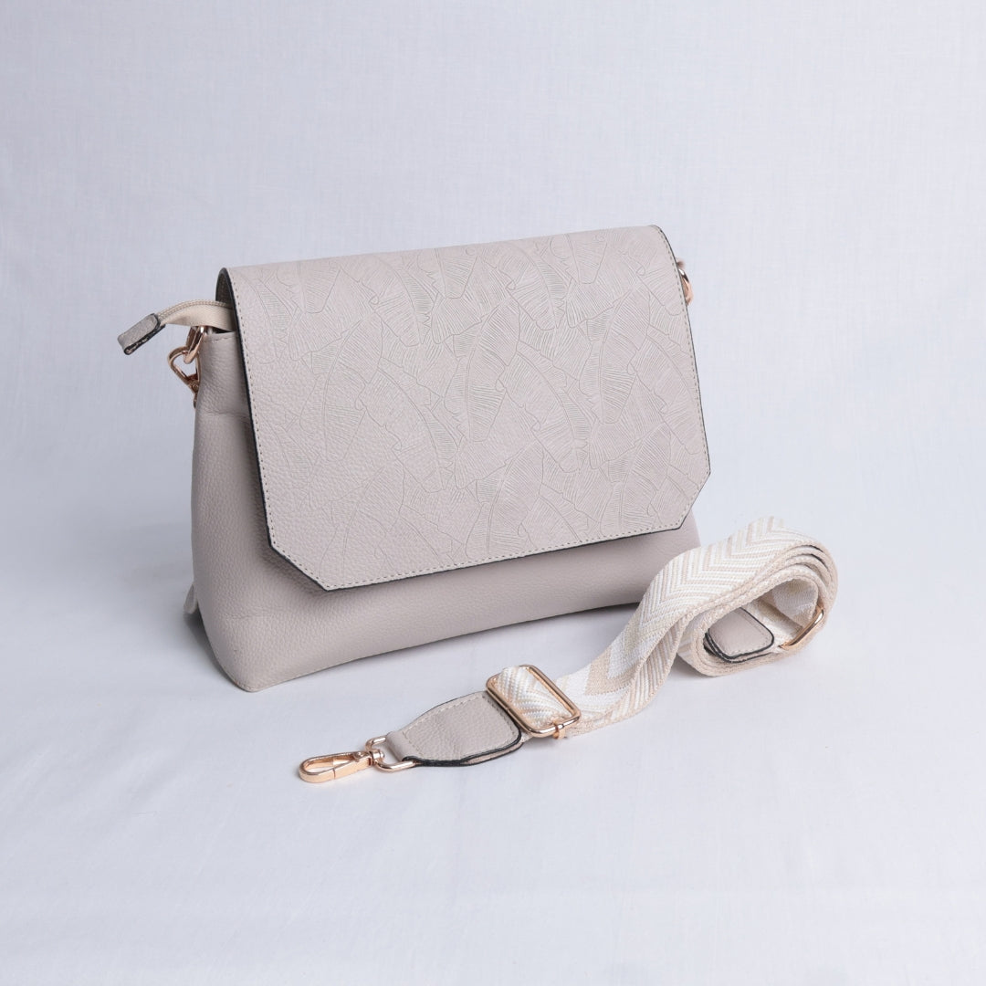 Bolso Crossbody Solapa Beige – Nahué Essentials