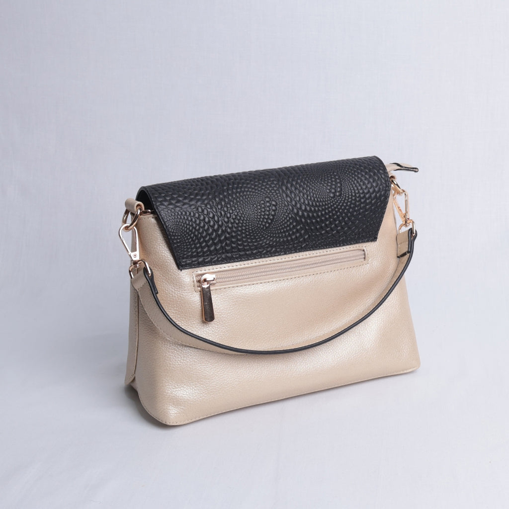 Bolso crossbody Dorado con Solapa Negra – Nahué