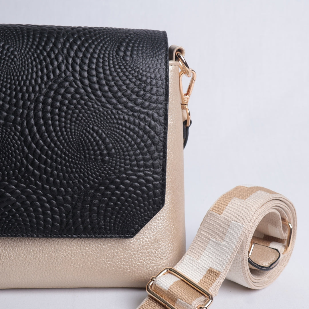 Bolso crossbody Dorado con Solapa Negra – Nahué
